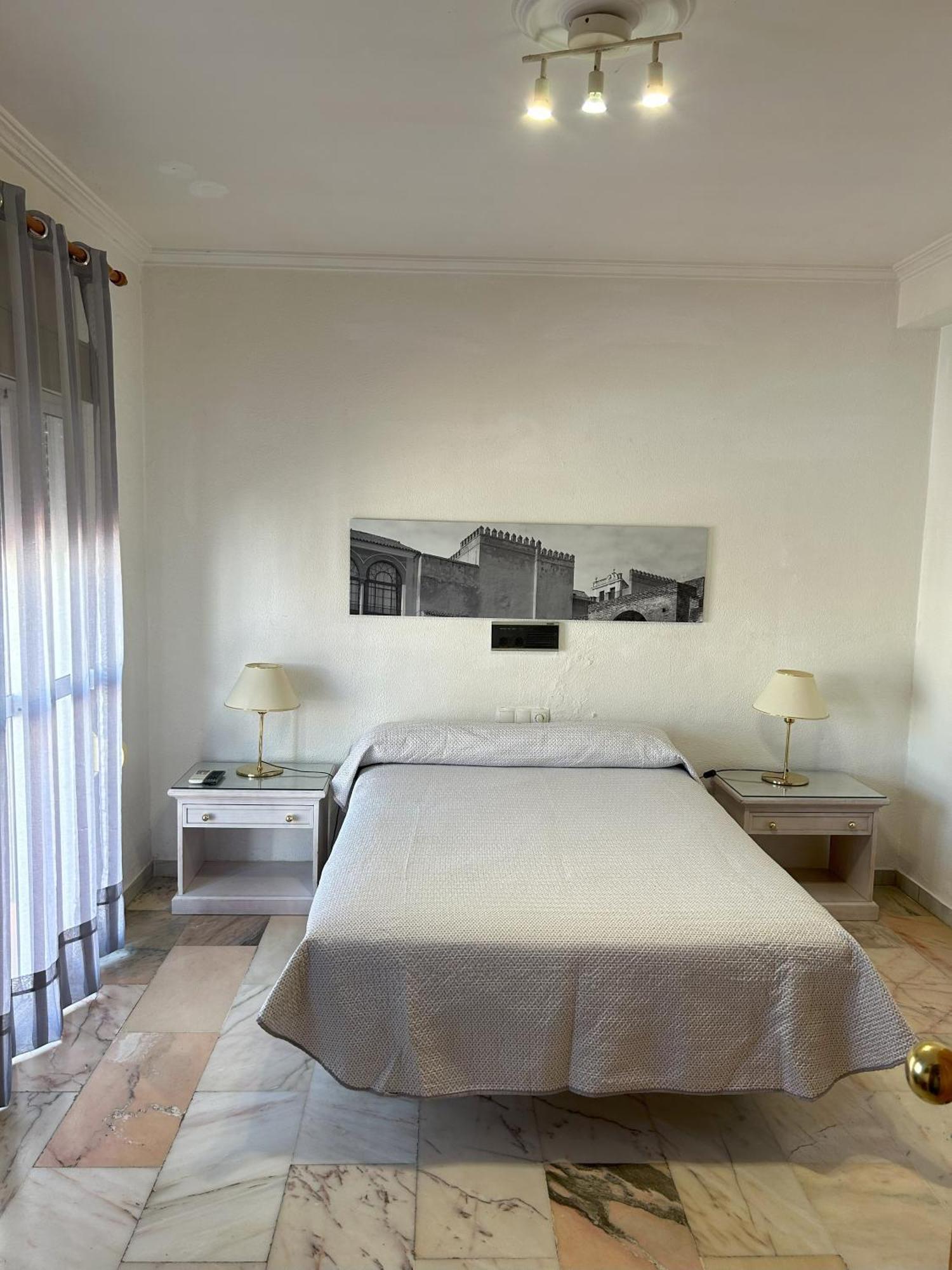 El Ancla Hotel Alcala del Rio Luaran gambar